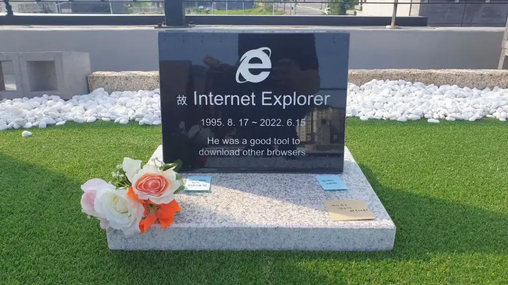 Microsoft dismette Internet Explorer e un ingegnere sudcoreano gli dedicato una lapide