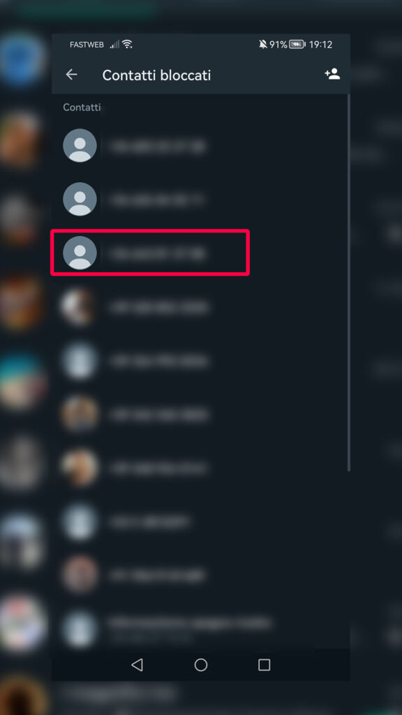 Step 2: Come sbloccare un contatto whatsapp. Cliccare su un contatto e premere sblocca o scorri verso sinistra