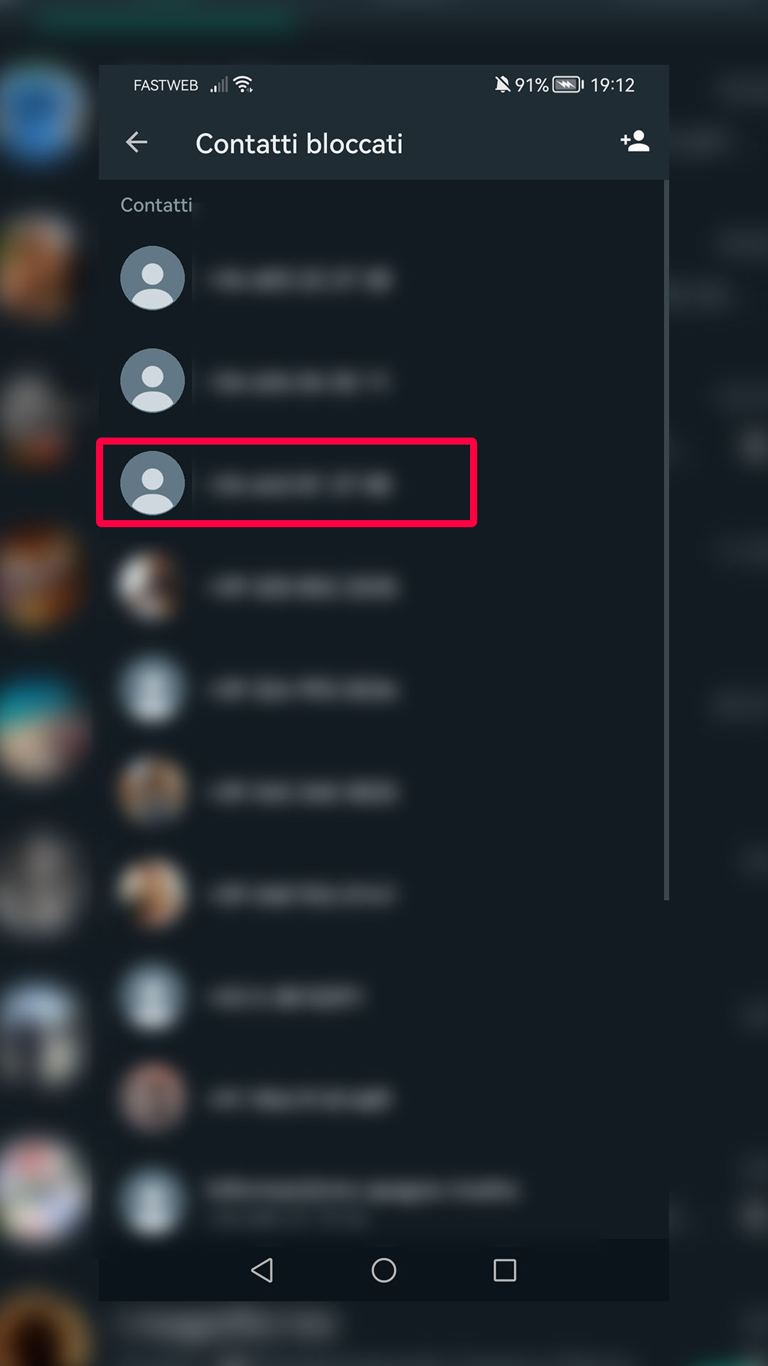 Per sbloccare un contatto tocca il contatto quindi premi "sblocca" (Android) o scorri verso sinistra (iOs).