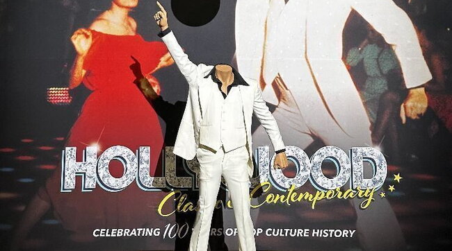 L'abito bianco di John Travolta indossato ne "La Febbre del Sabato Sera" venduto all'asta