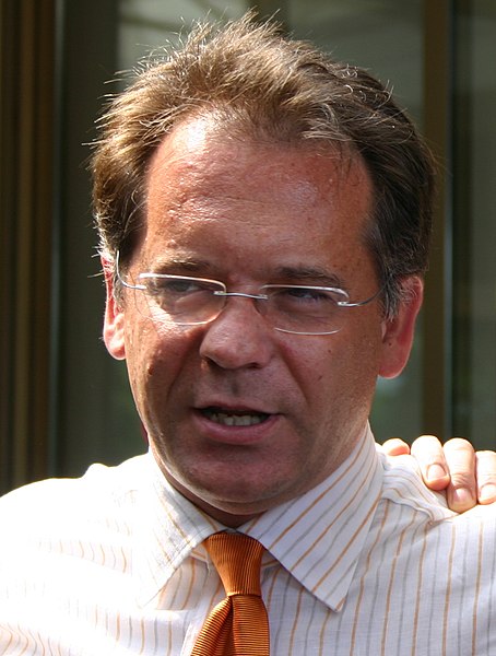 Alessandro Cecchi Paone sarà fra i concorrenti de L'isola dei Famosi 2023